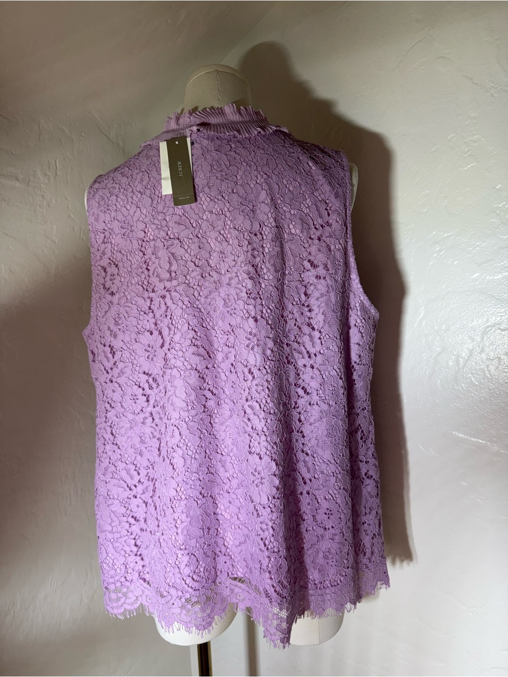 Sleeveless Lavender Lace Keyhole Top - Women's - Picture 4 of 13